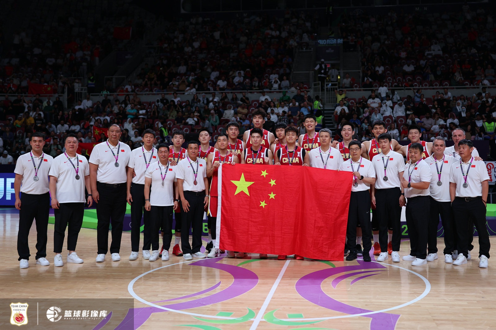 betvictor伟德官方网站-爱笑男孩的充实暑假！王俊杰发博晒多张亚洲杯照片：Best❤️