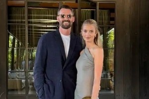 betvictor伟德-高颜值夫妇！乐福美丽妻子晒合照为丈夫庆生：我会陪在你身边