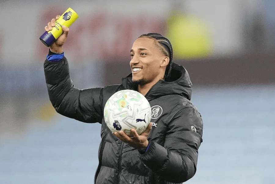 betvictor伟德官网-上演帽子戏法，官方：佩德罗当选4-1维拉球迷票选全场最佳